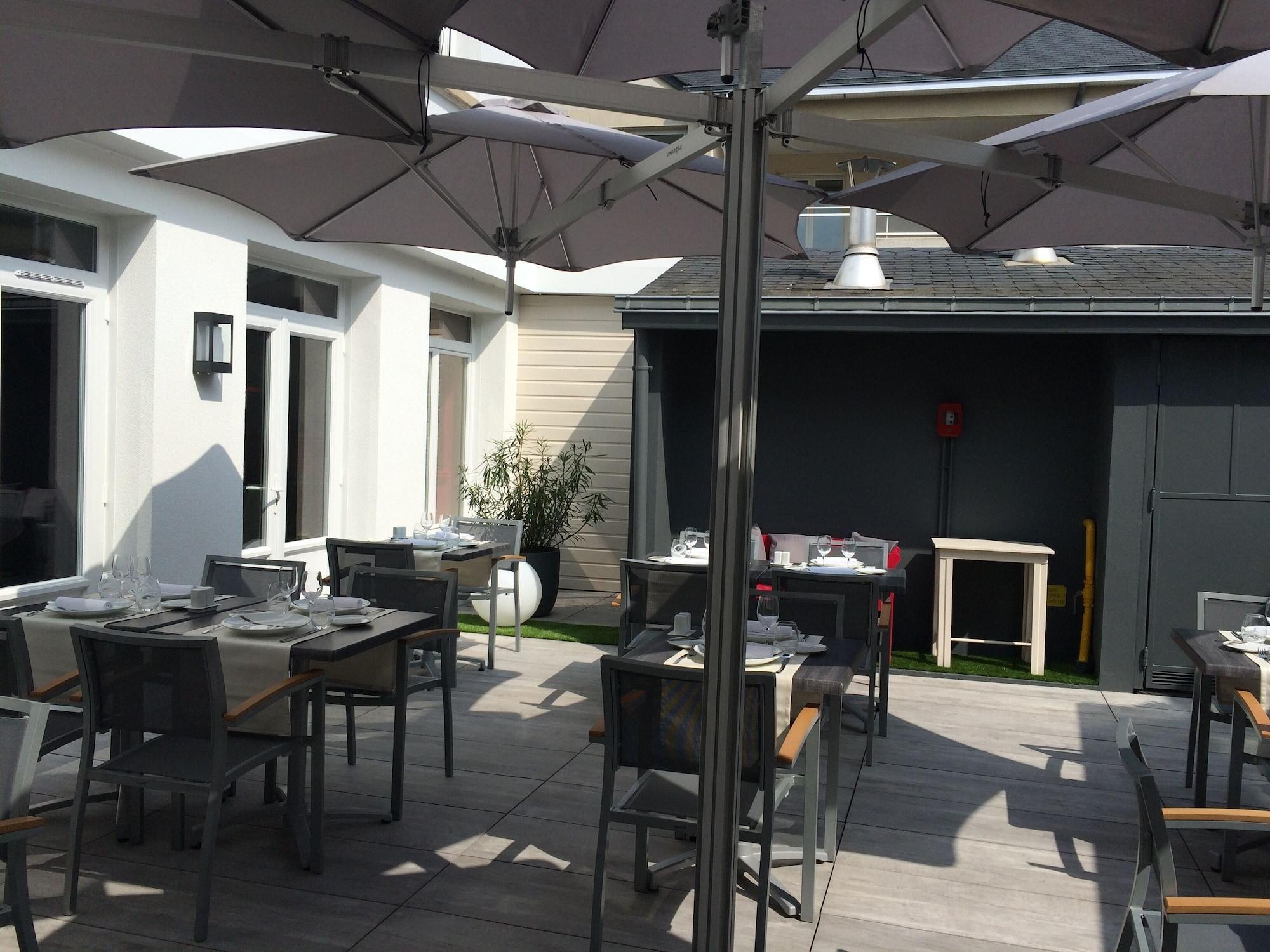 Logis Hotel A La Bonne Auberge Laval  Exteriör bild