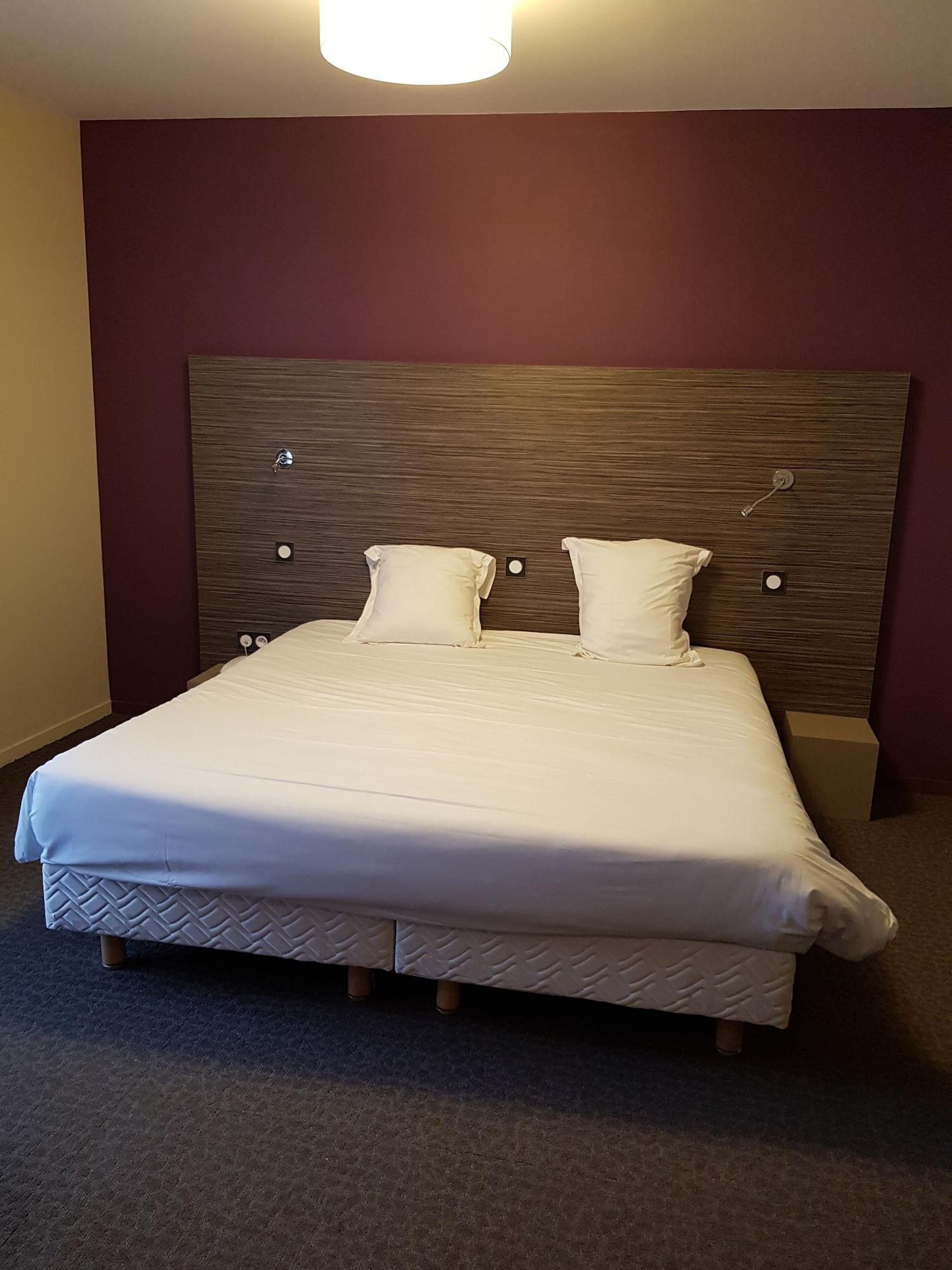 Logis Hotel A La Bonne Auberge Laval  Exteriör bild
