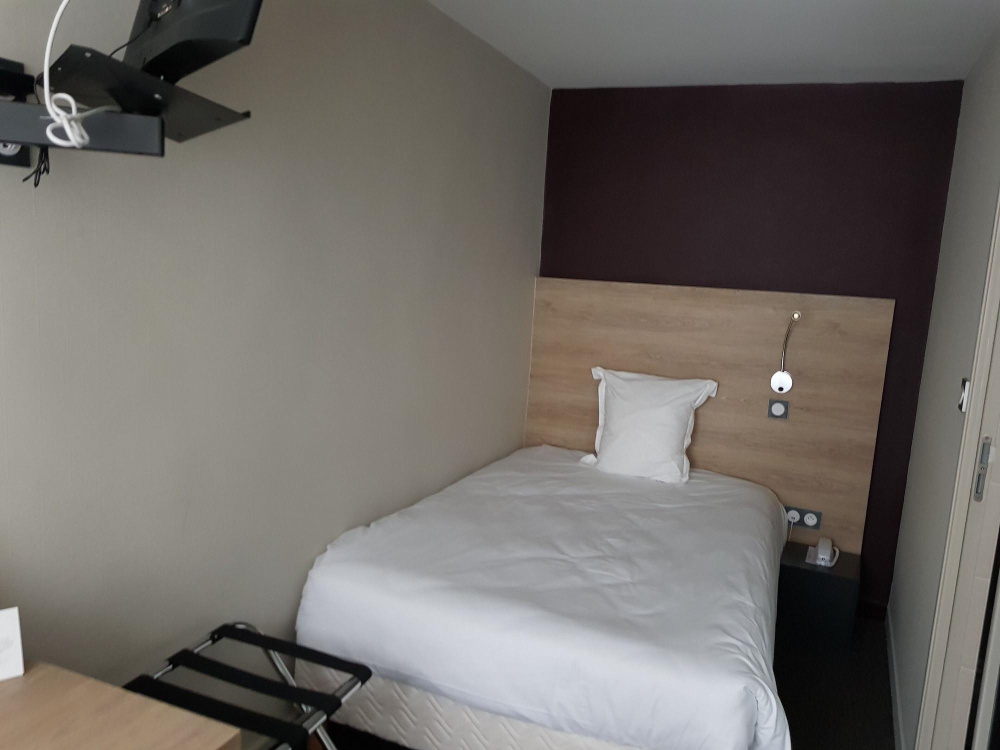 Logis Hotel A La Bonne Auberge Laval  Exteriör bild