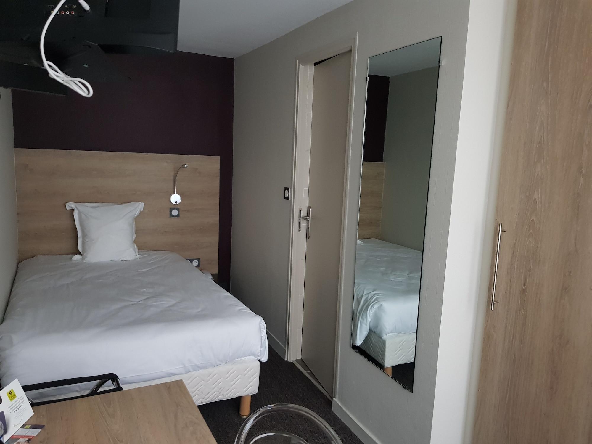Logis Hotel A La Bonne Auberge Laval  Exteriör bild